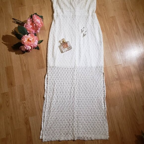 Gorgeous ivory lace maxi dress. - Picture 2 of 11